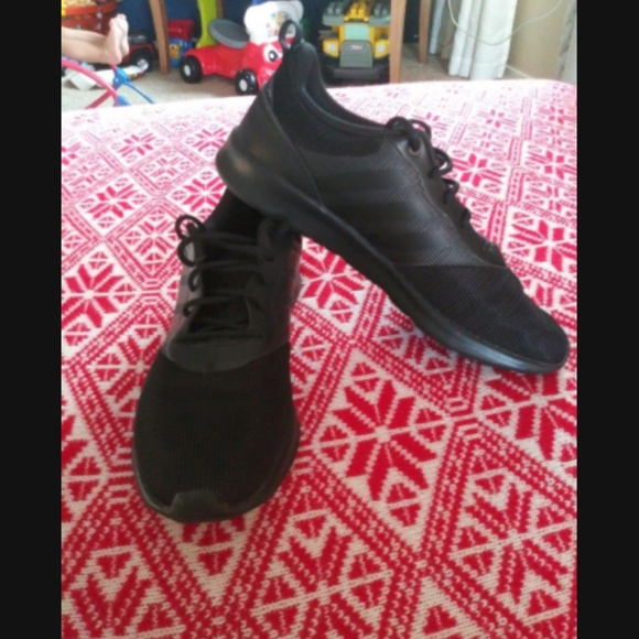 Womens size 9 - Picture 2 of 2